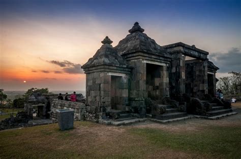  Ratu Boko Selomoro Sarayı: Antik Çağlardan Günümüze Yansıyan Gizemli Bir Yapı!